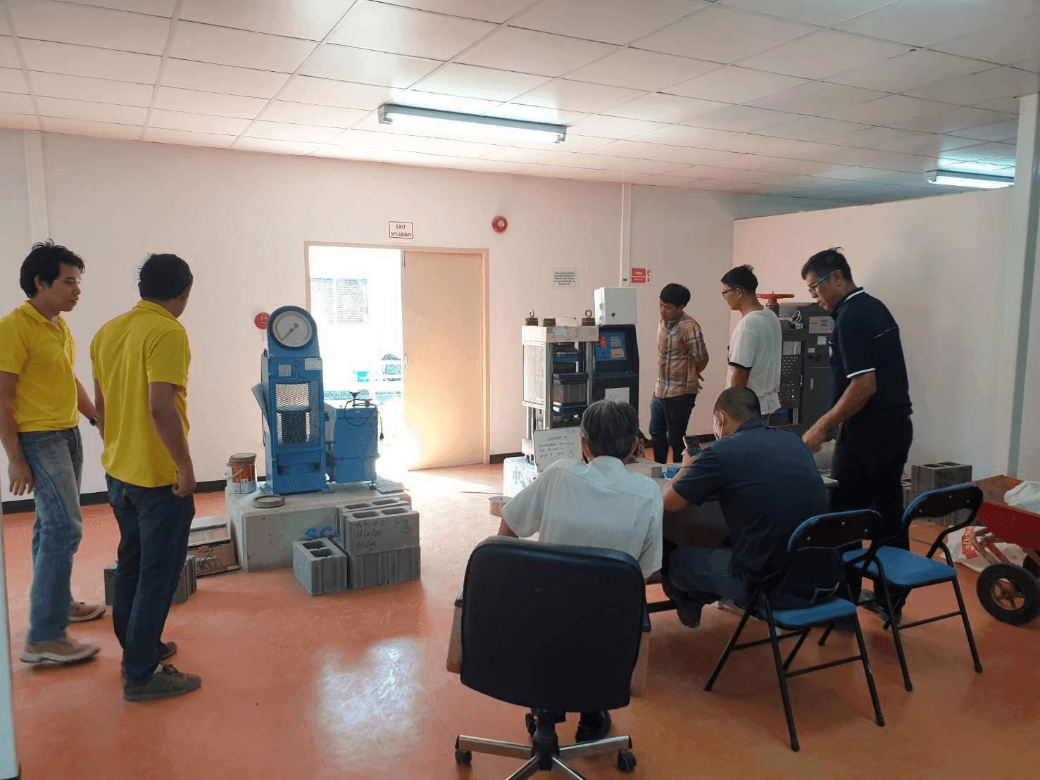 ทดสอบคุณภาพคอนกรีตบล็อก โครงการรถไฟฟ้าสายสีส้ม