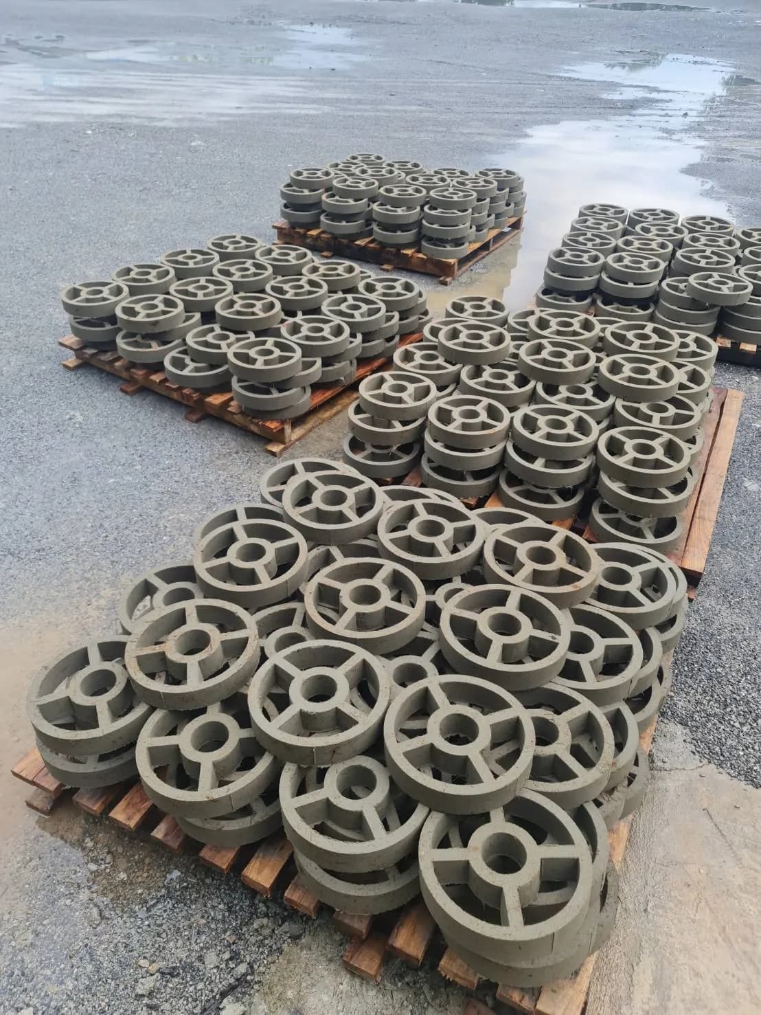 ขอบคุณ อาจารย์บุญเสริม เปรมธาดา ที่มั่นใจเลือกใช้ อิฐบล็อก วงกลม