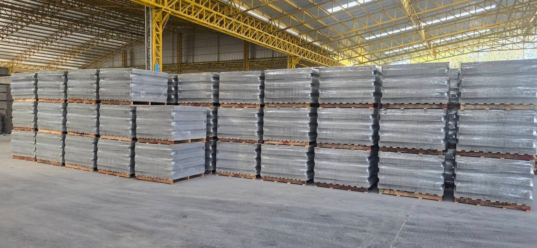 สวัสดีปีใหม่ 2568 ด้วยสินค้าอิฐบล็อก วงกลม